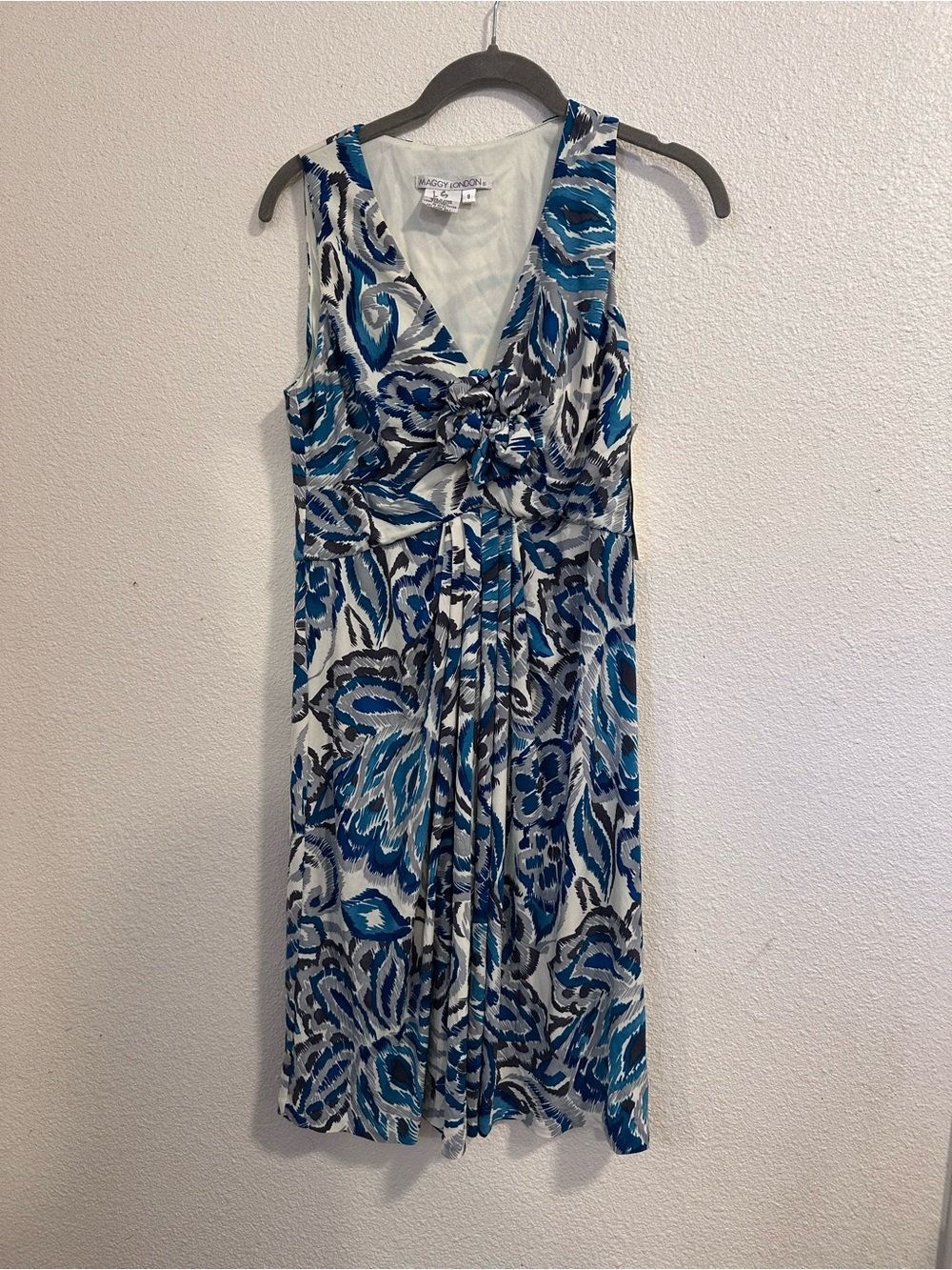 Maggy London Blue and White Floral V-Neck Tie-Waist Midi Dress
